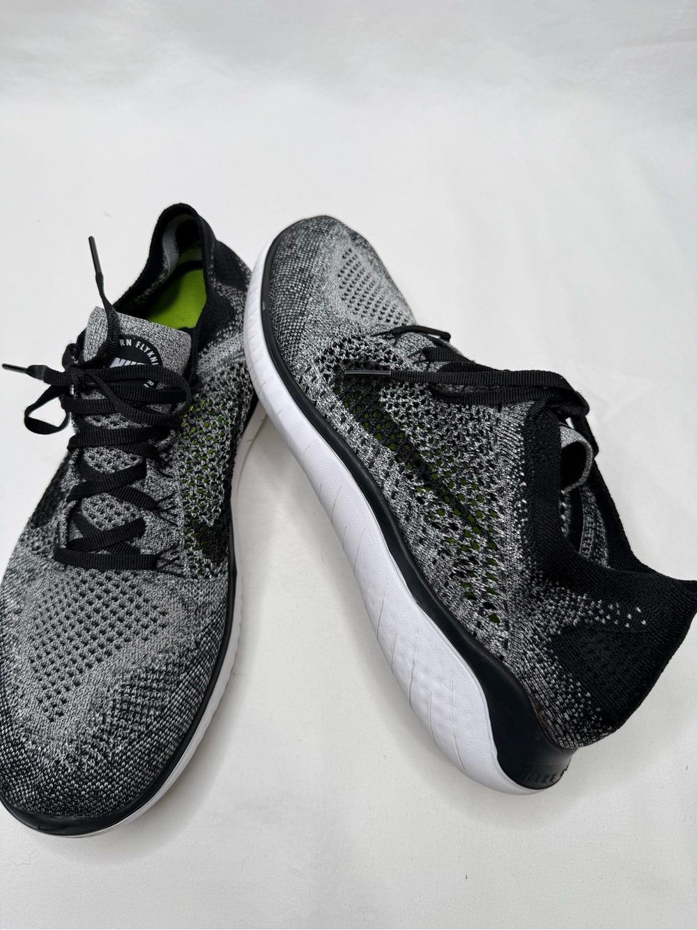 Nike Free RN Flyknit 2018 942838-Mens Size 10.5 Black White Oreo Running Shoes